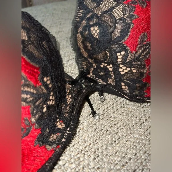 Victoria's Secret Red & Black Lace Bra! Gorgeous! 34 DD - Picture 3 of 8